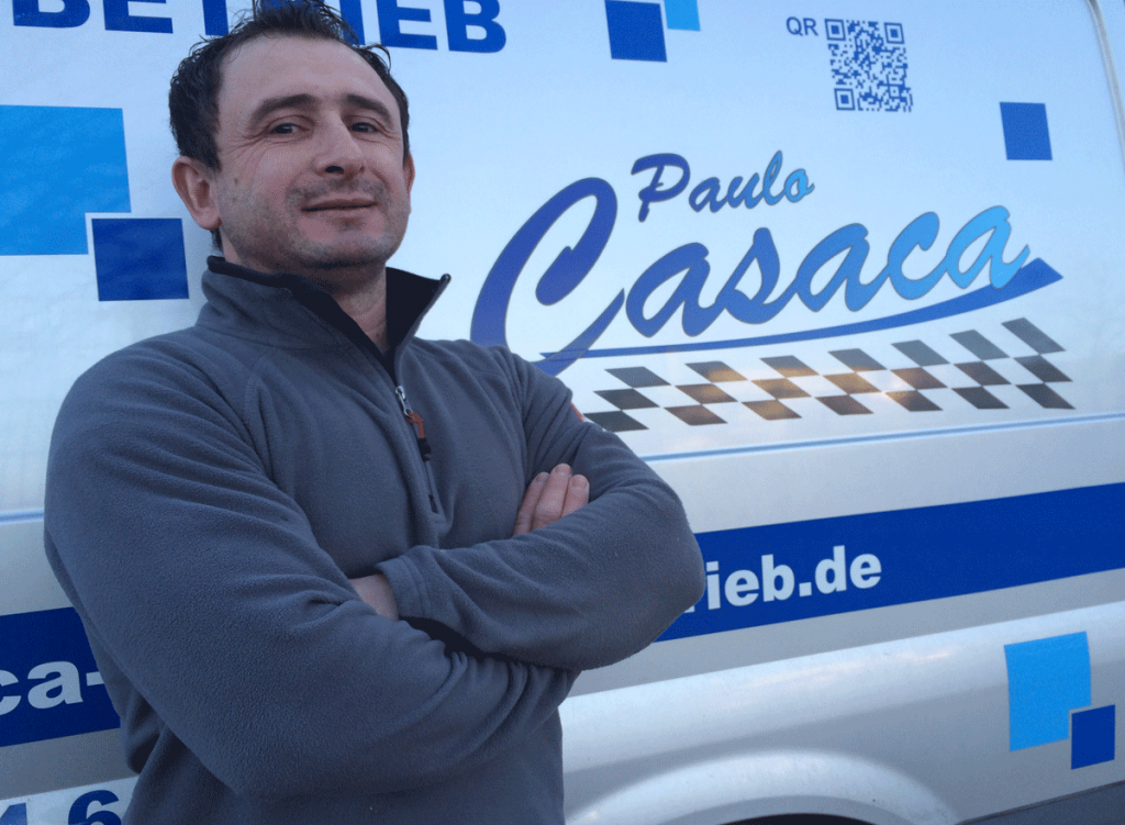 Der Inhaber des Fliesenfachbetriebs Paulo Casaca nimmt sich gerne Zeit für Sie. Rufen Sie uns an oder nutzen Sie unser Kontaktformuar. © Fliesenfachbetrieb Paulo Casaca | fliesencasaca.de